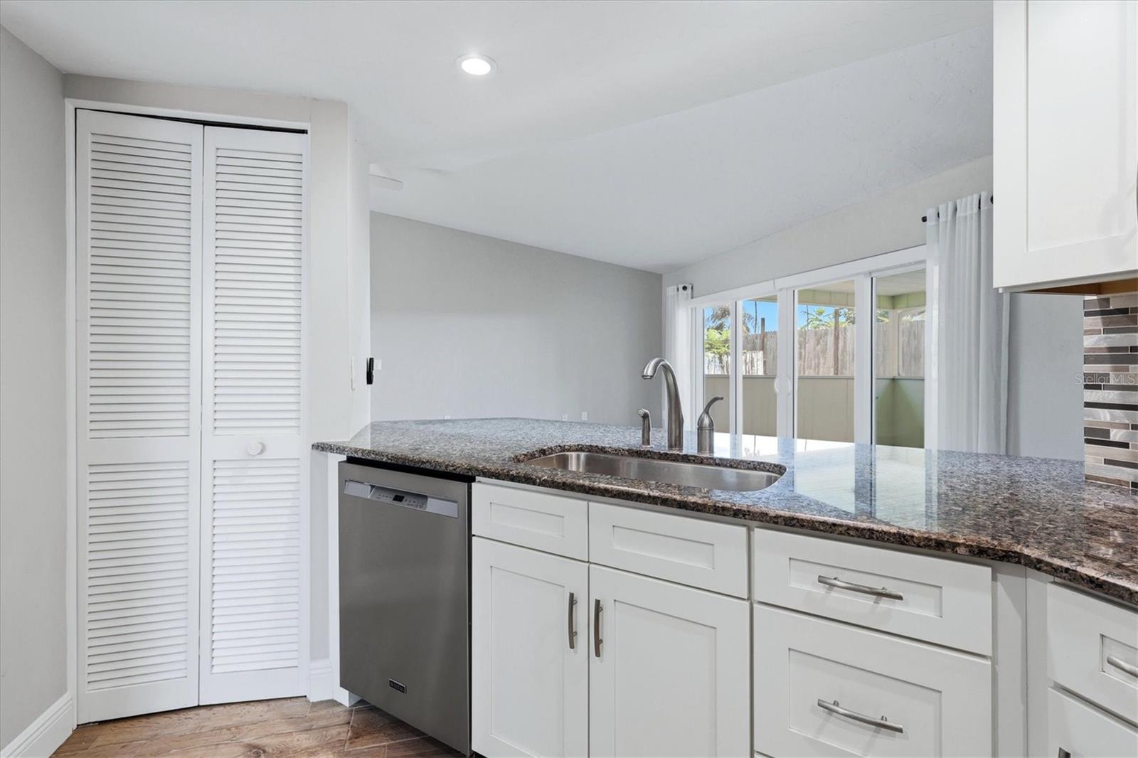 6579 MAUNA LOA BLVD