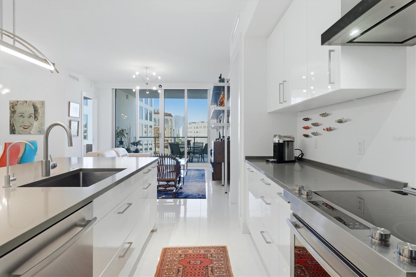 111 S PINEAPPLE AVE #811