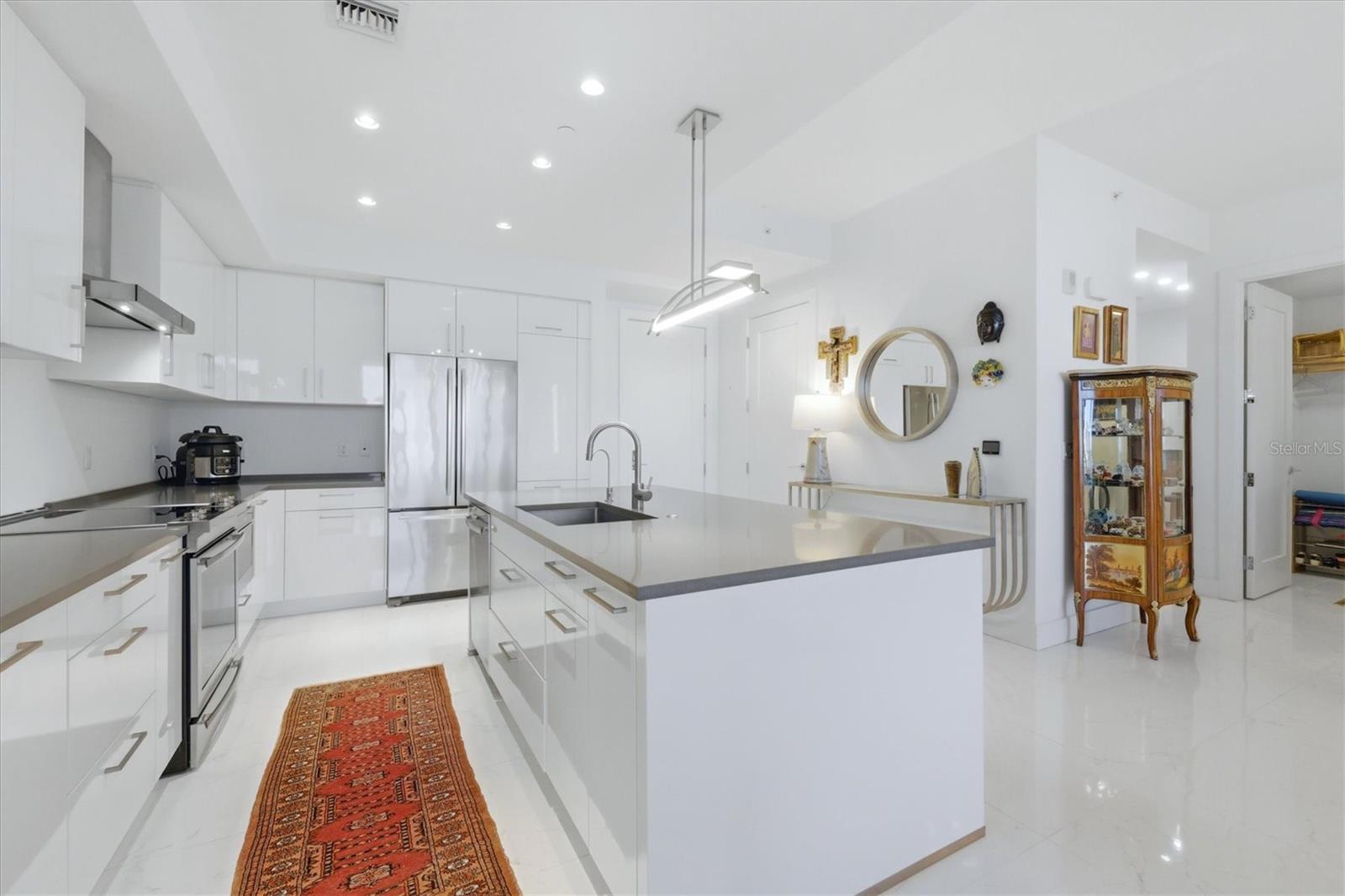 111 S PINEAPPLE AVE #811