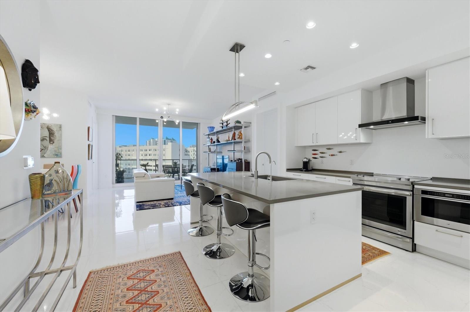 111 S PINEAPPLE AVE #811