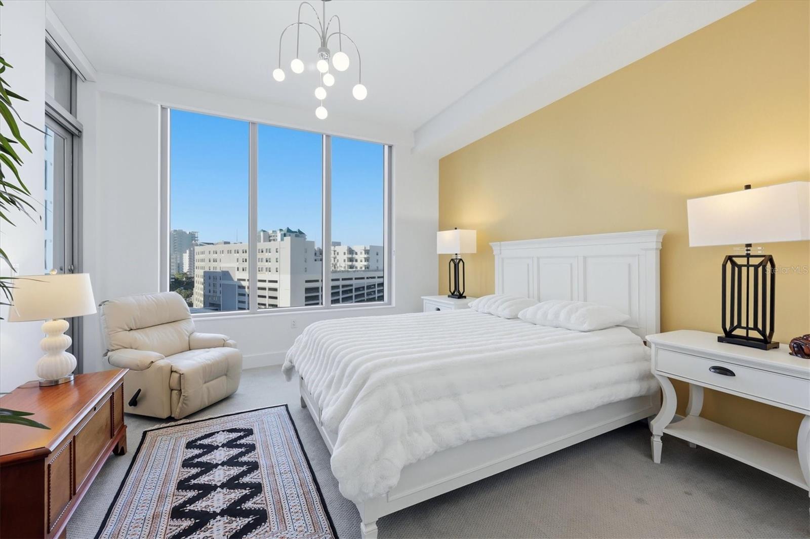 111 S PINEAPPLE AVE #811