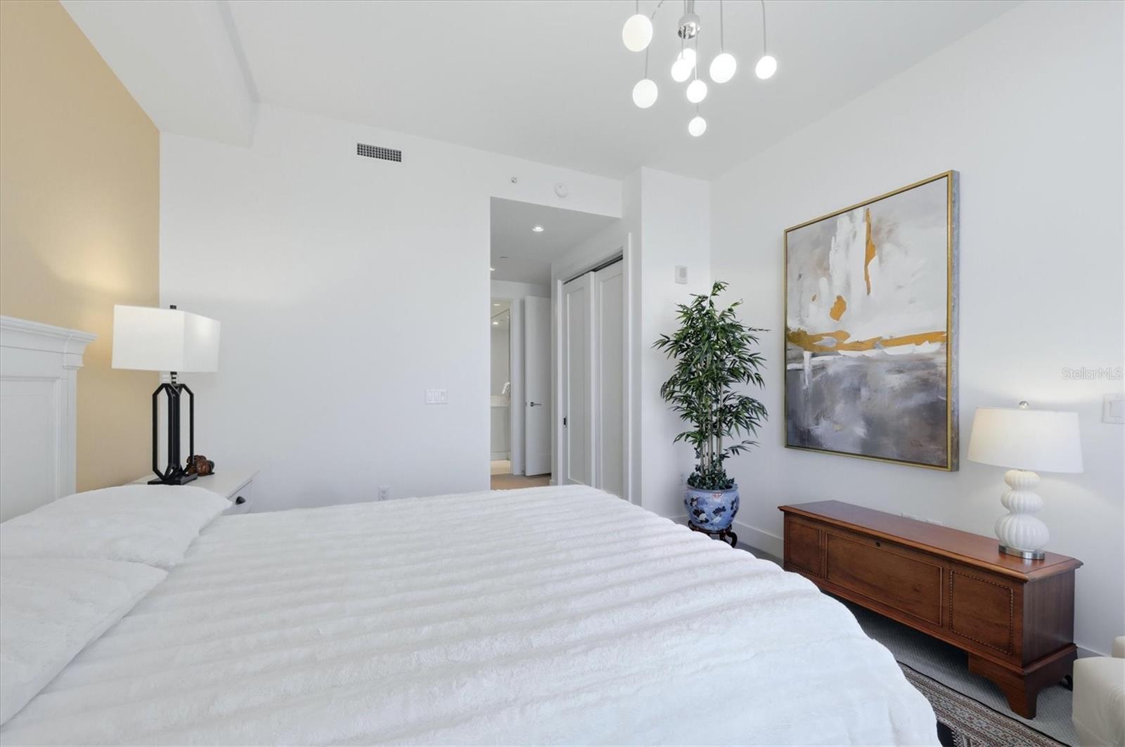 111 S PINEAPPLE AVE #811