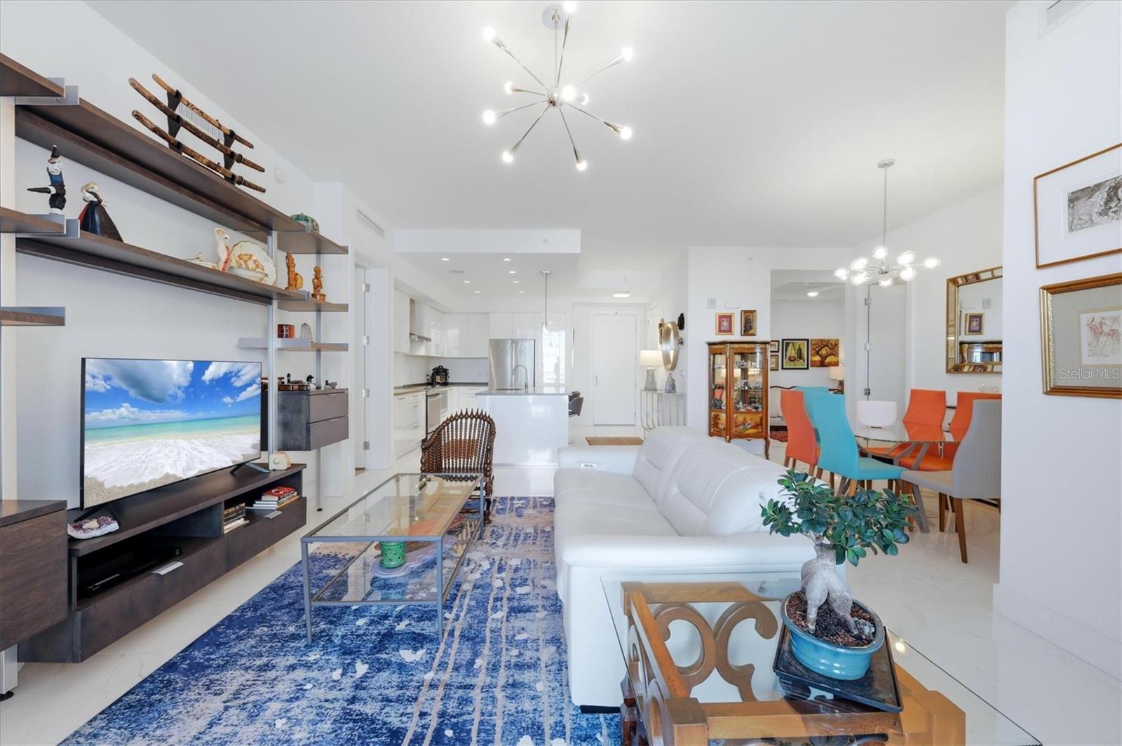 111 S PINEAPPLE AVE #811