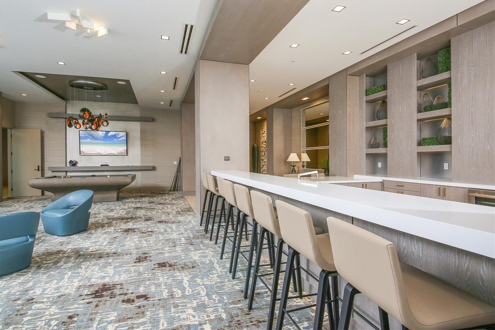 111 S PINEAPPLE AVE #811