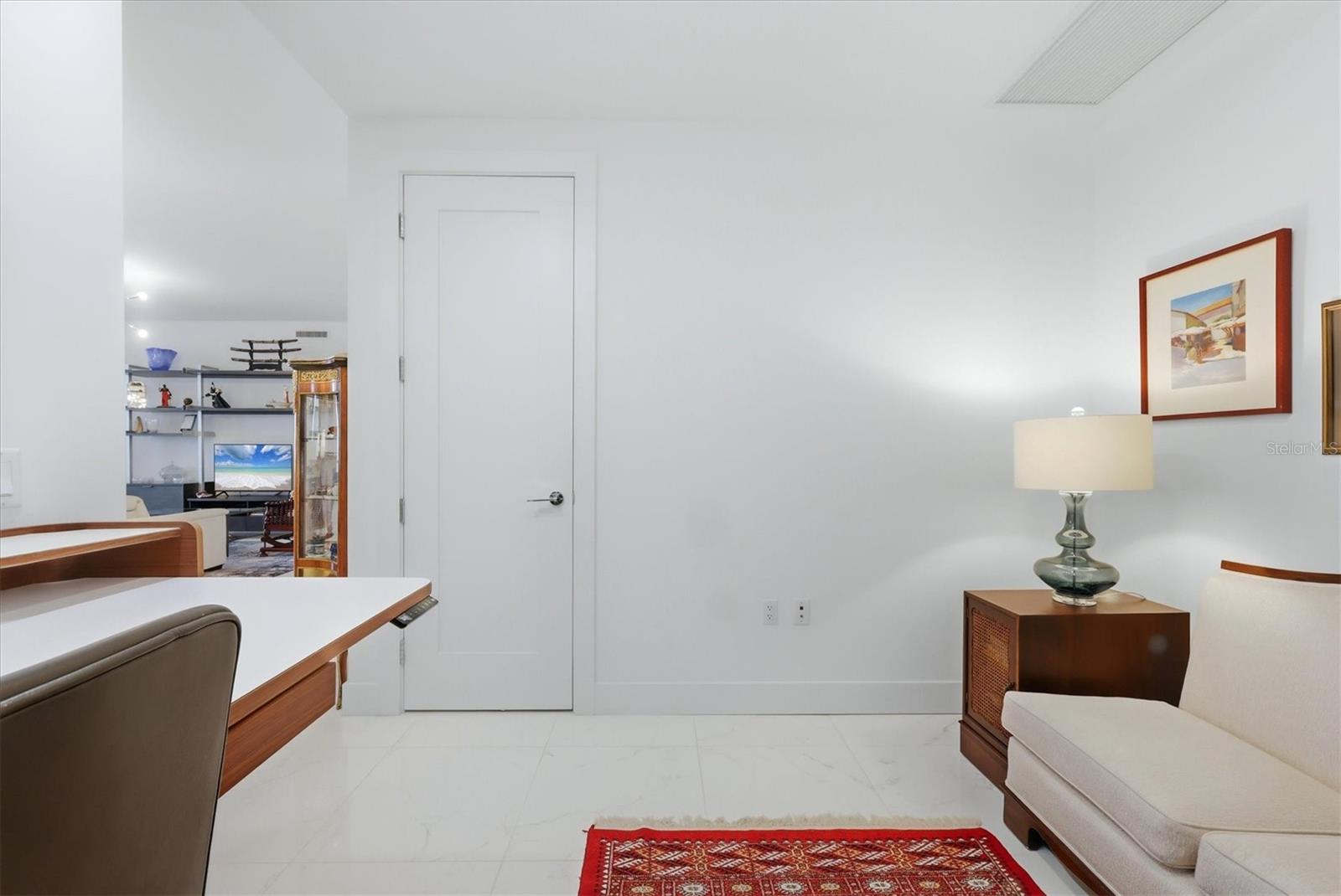 111 S PINEAPPLE AVE #811