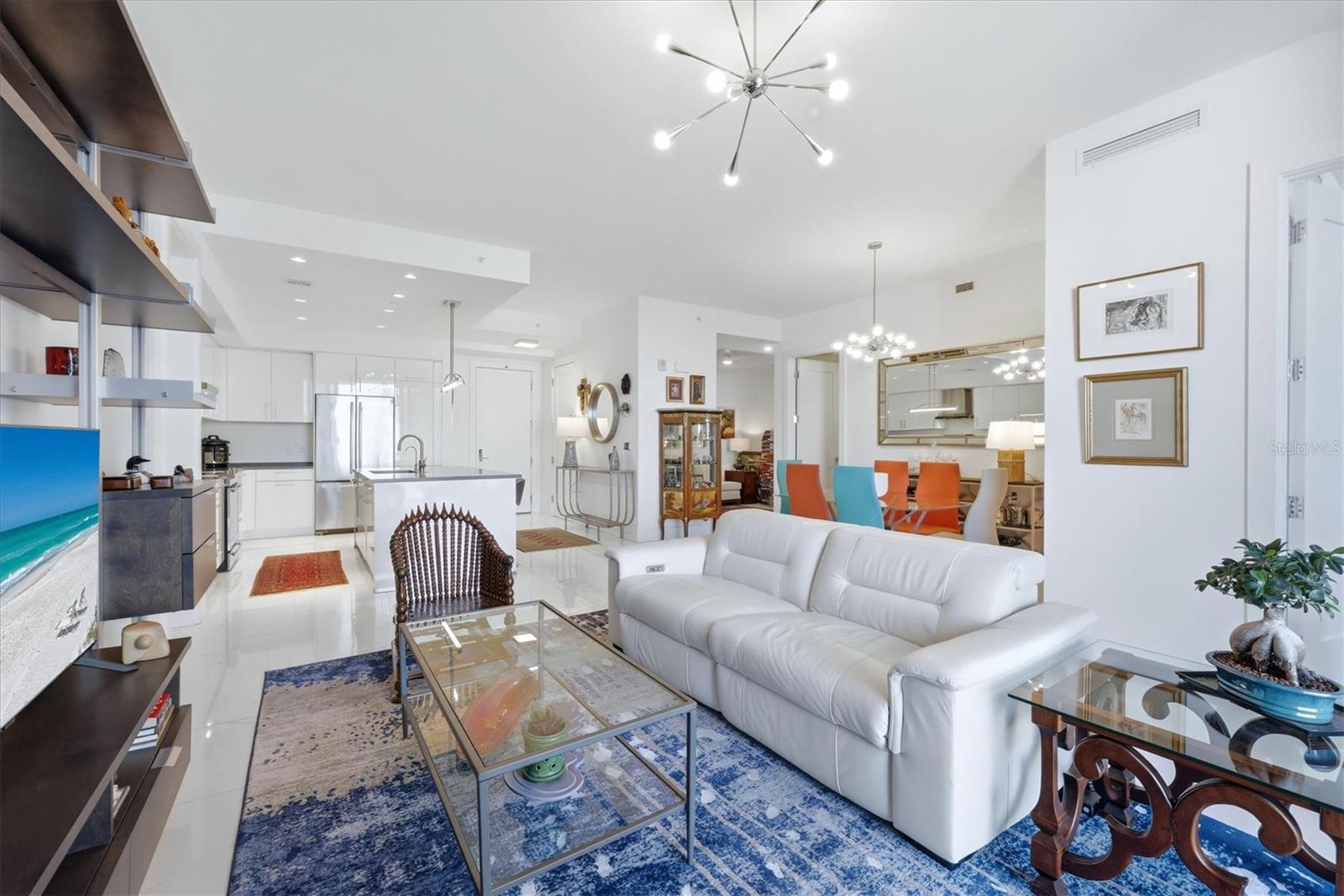 111 S PINEAPPLE AVE #811