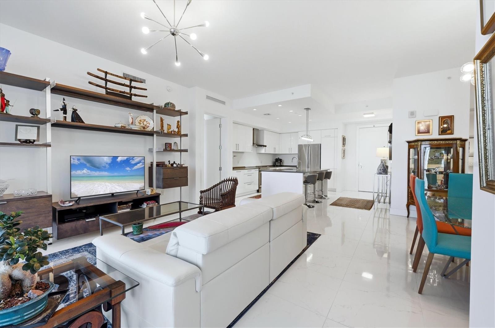 111 S PINEAPPLE AVE #811