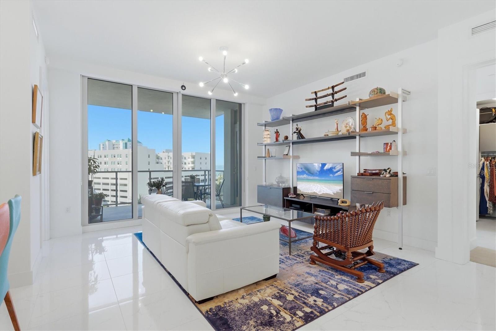 111 S PINEAPPLE AVE #811