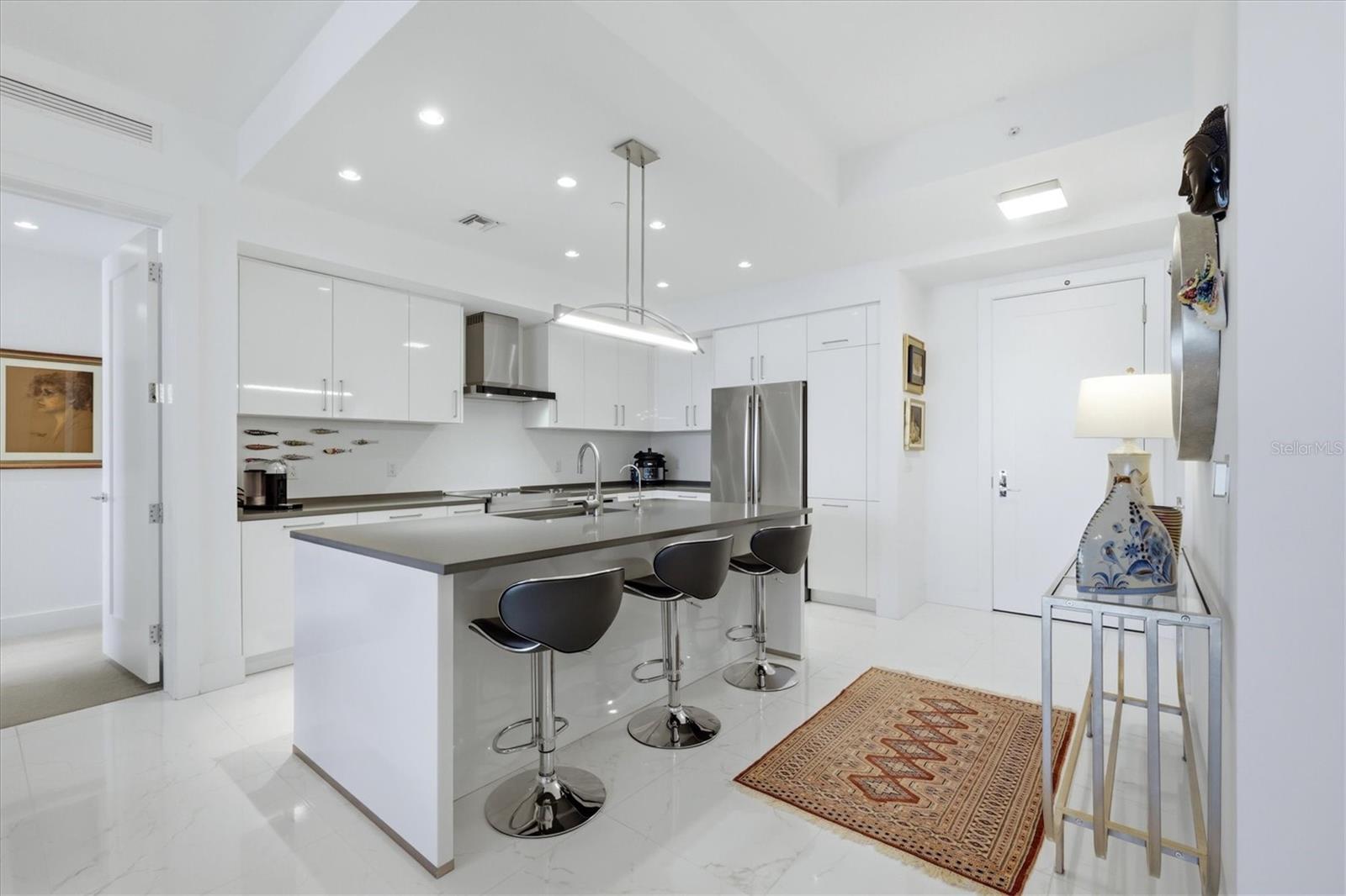 111 S PINEAPPLE AVE #811