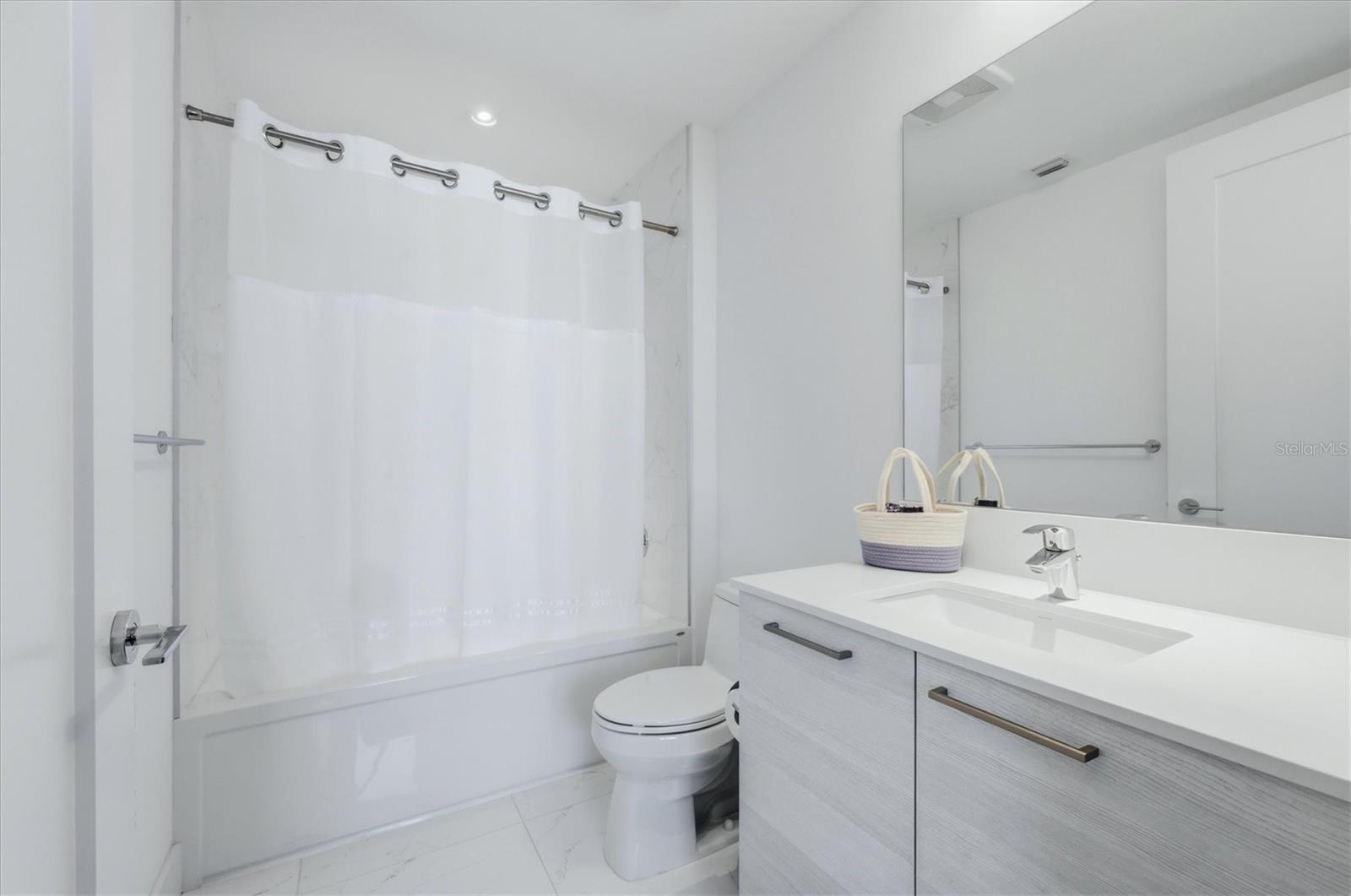 111 S PINEAPPLE AVE #811