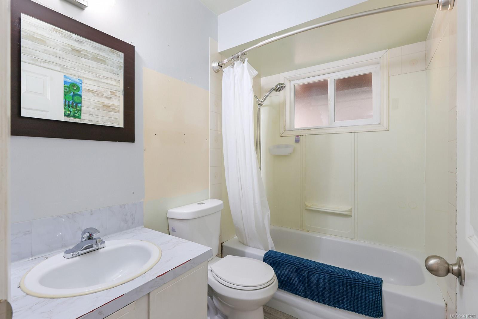 1110 Urquhart Ave, Courtenay