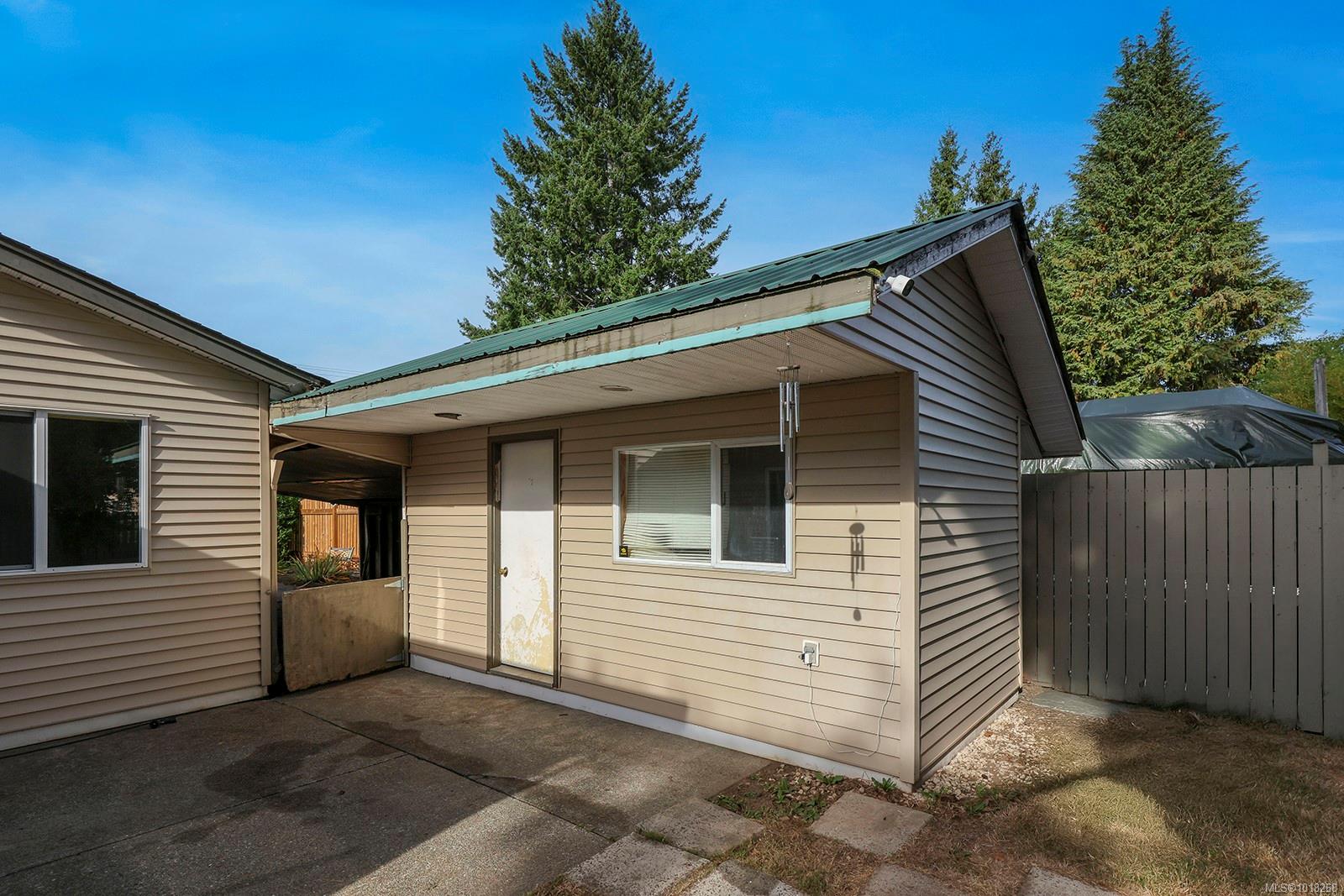 1110 Urquhart Ave, Courtenay