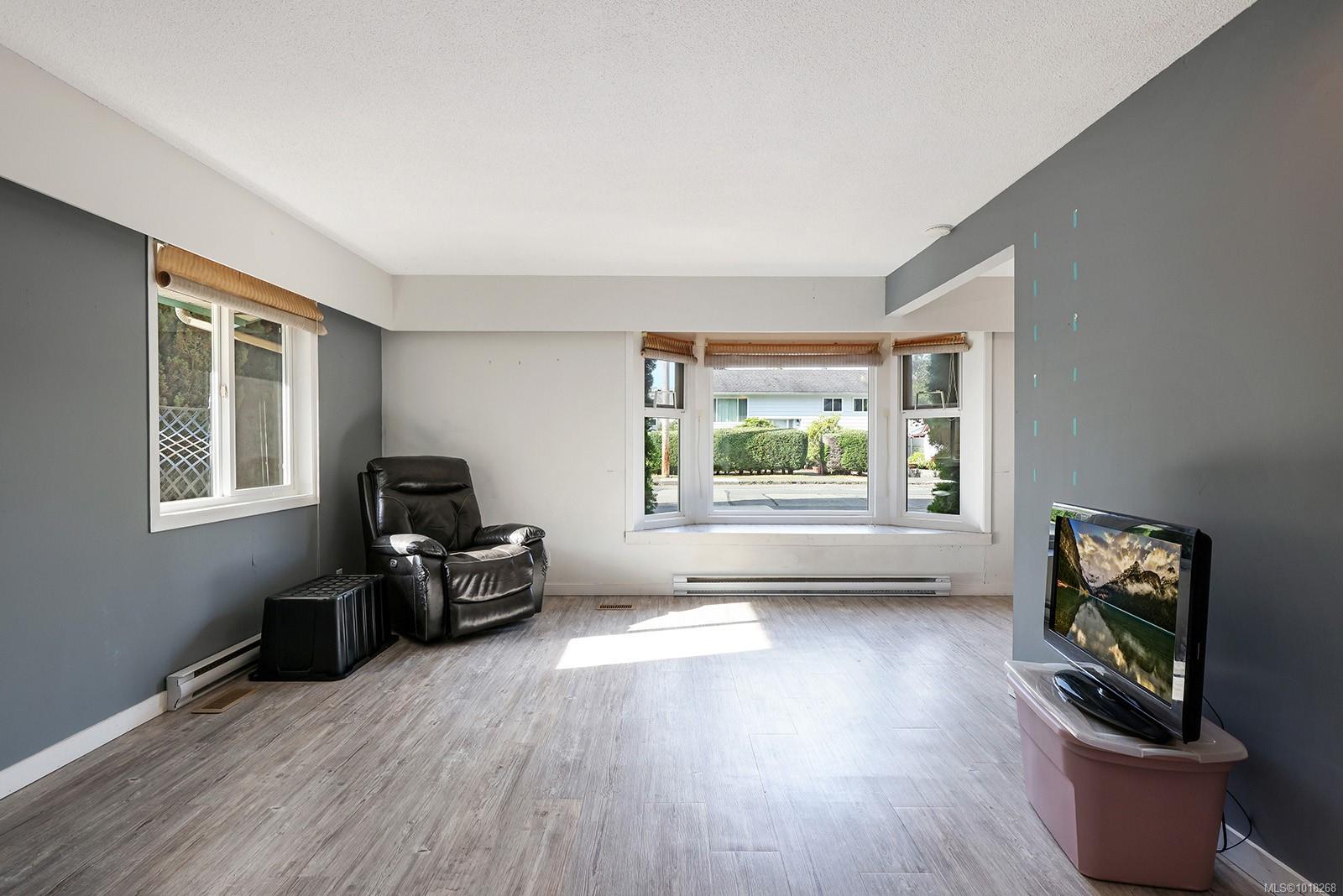 1110 Urquhart Ave, Courtenay