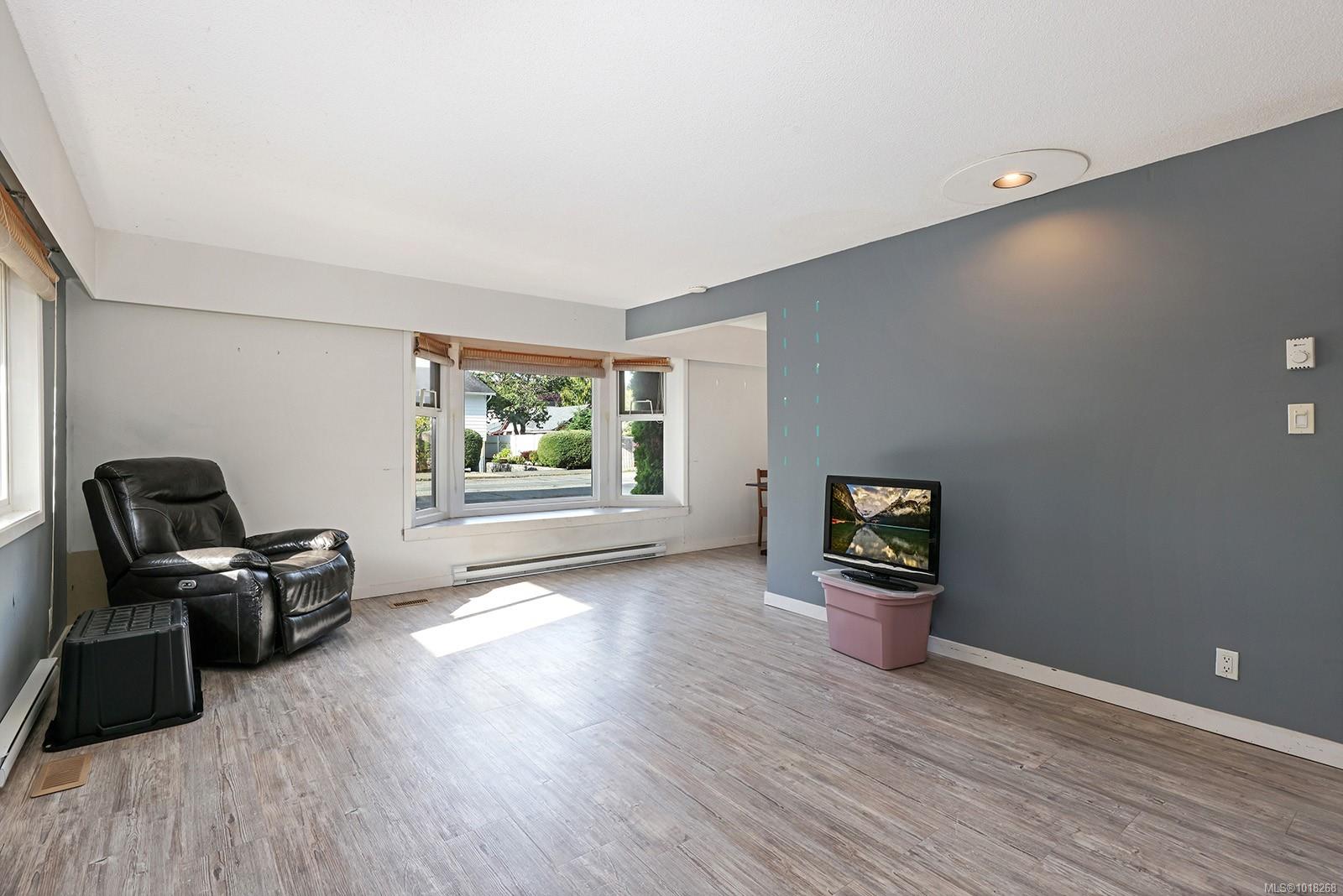 1110 Urquhart Ave, Courtenay