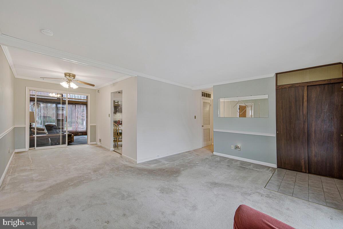 1237 QUEEN ANNE AVENUE