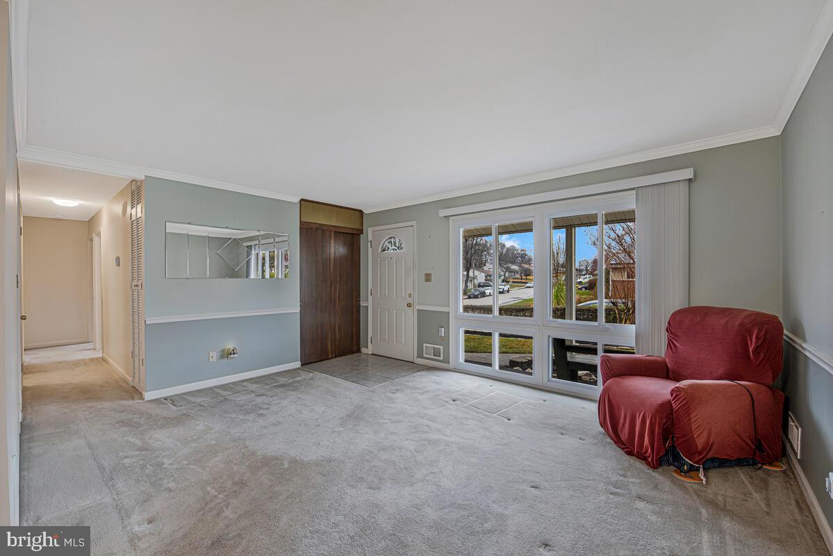 1237 QUEEN ANNE AVENUE