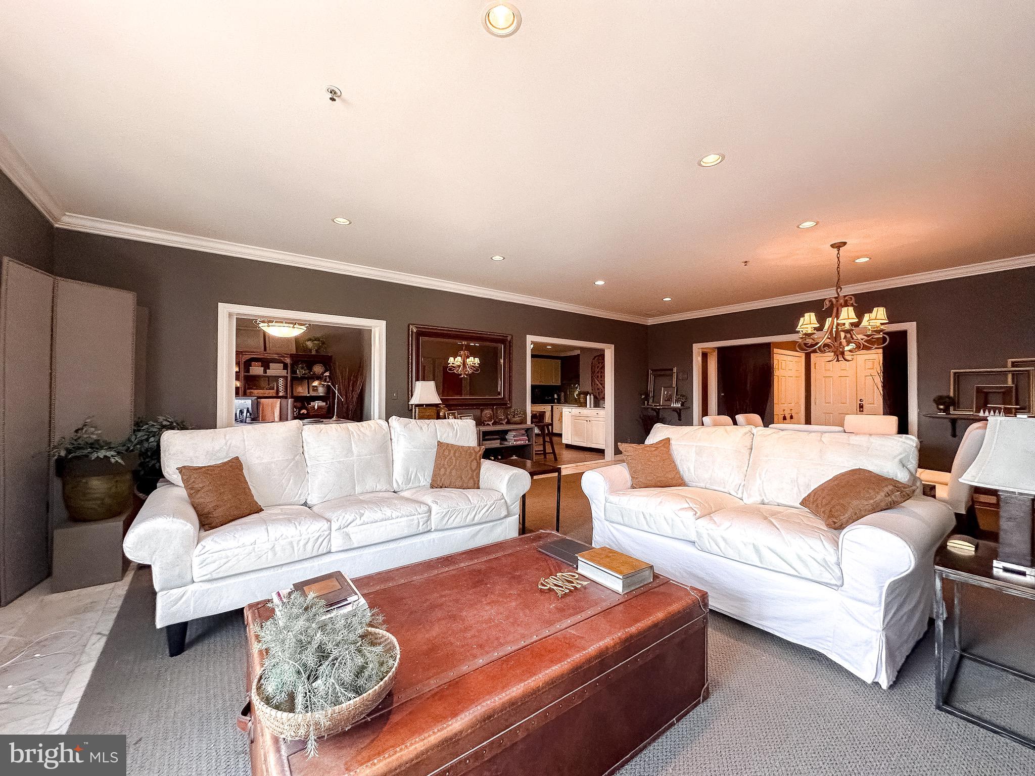 10 E LEE STREET 908