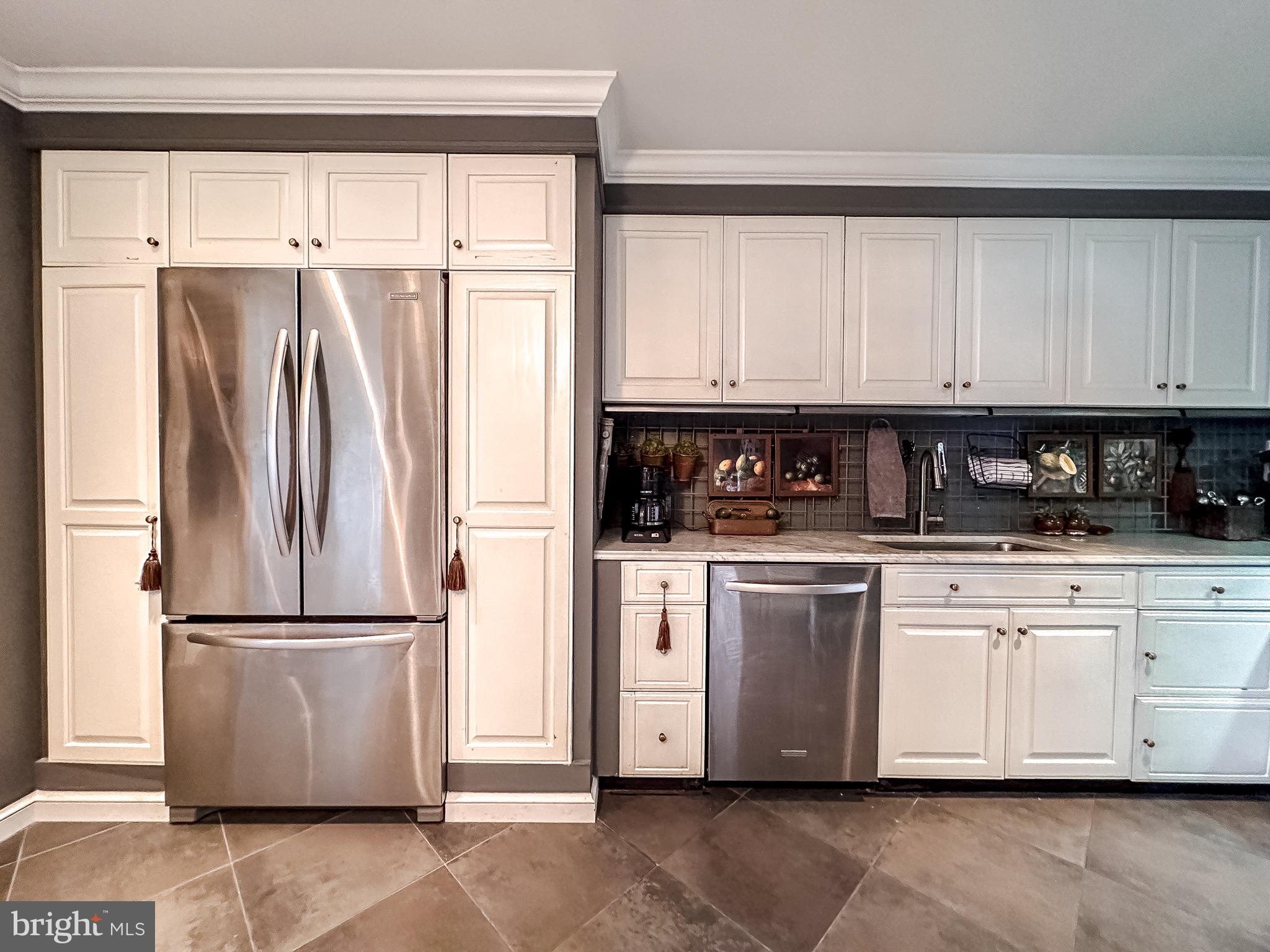 10 E LEE STREET 908
