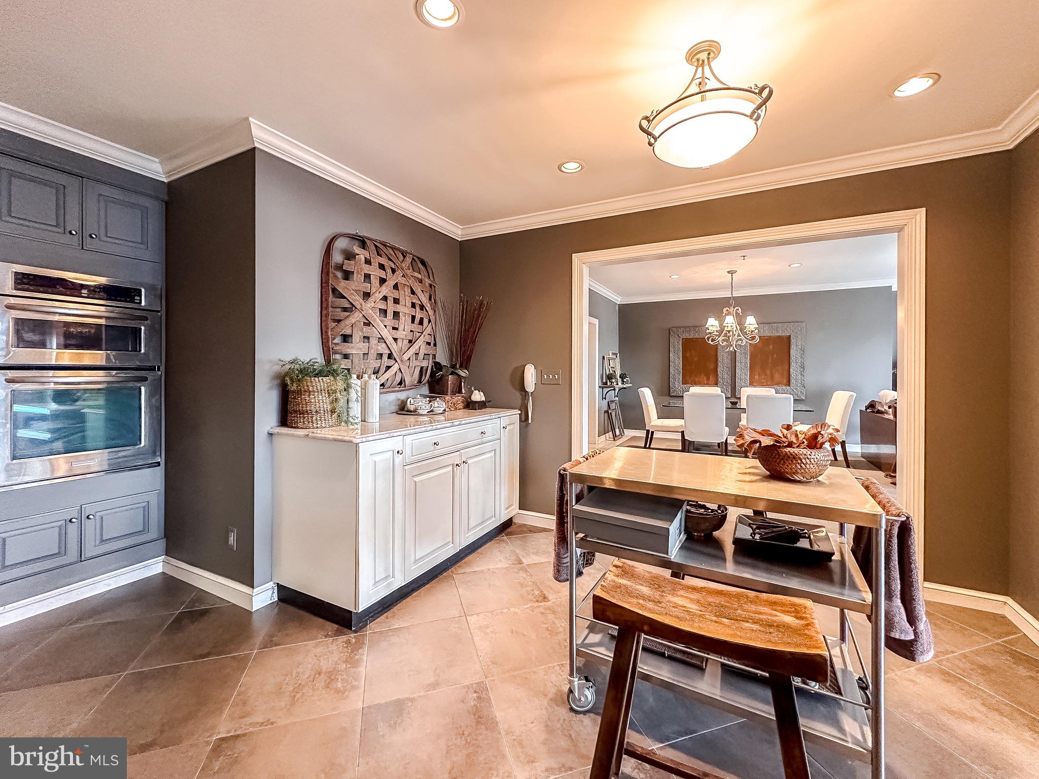 10 E LEE STREET 908