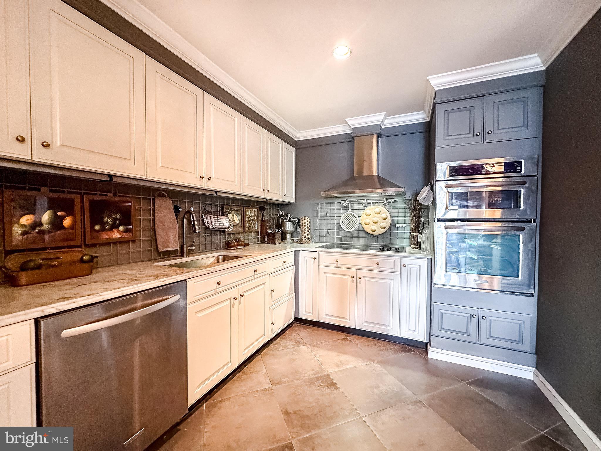 10 E LEE STREET 908