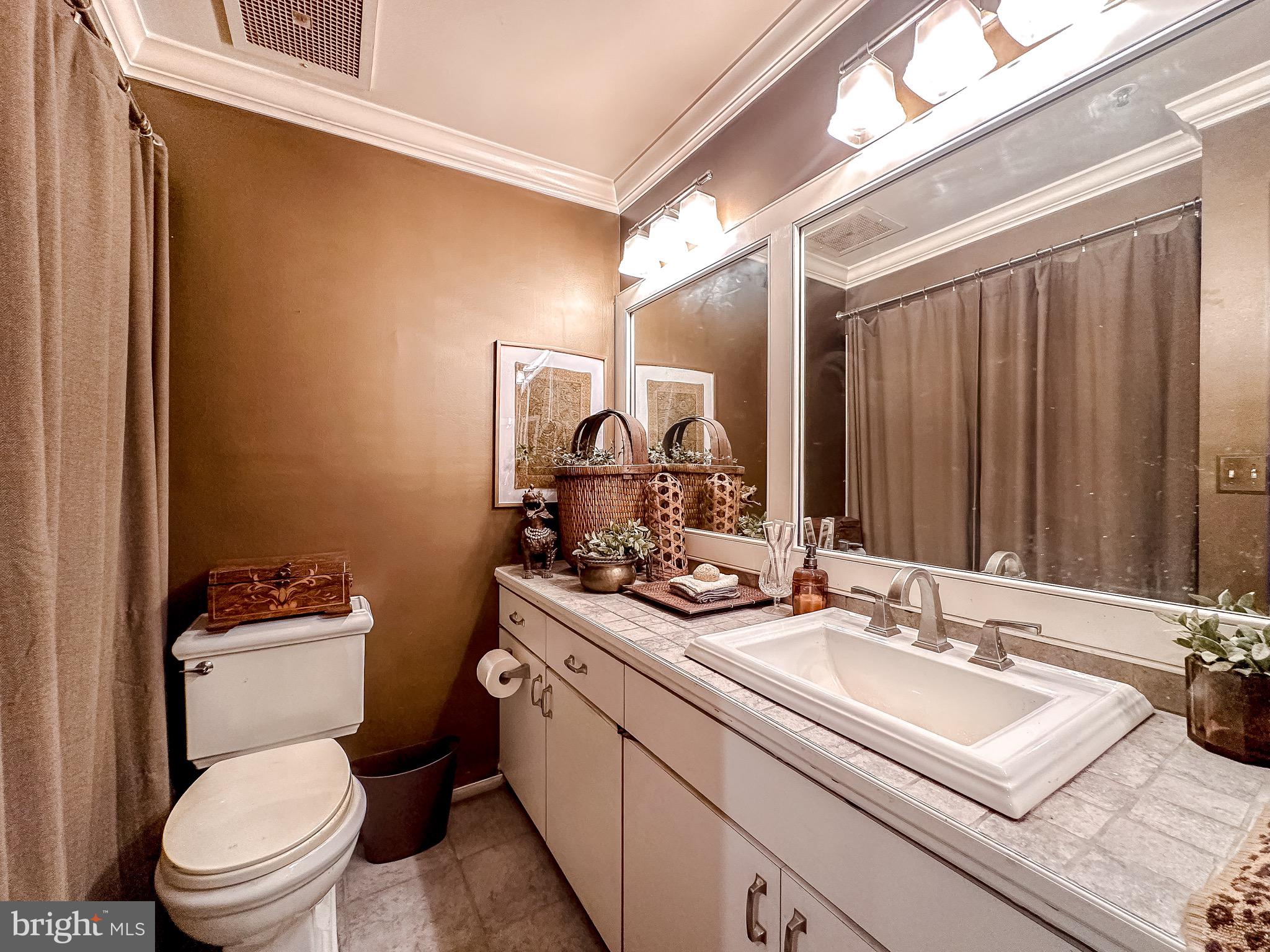 10 E LEE STREET 908