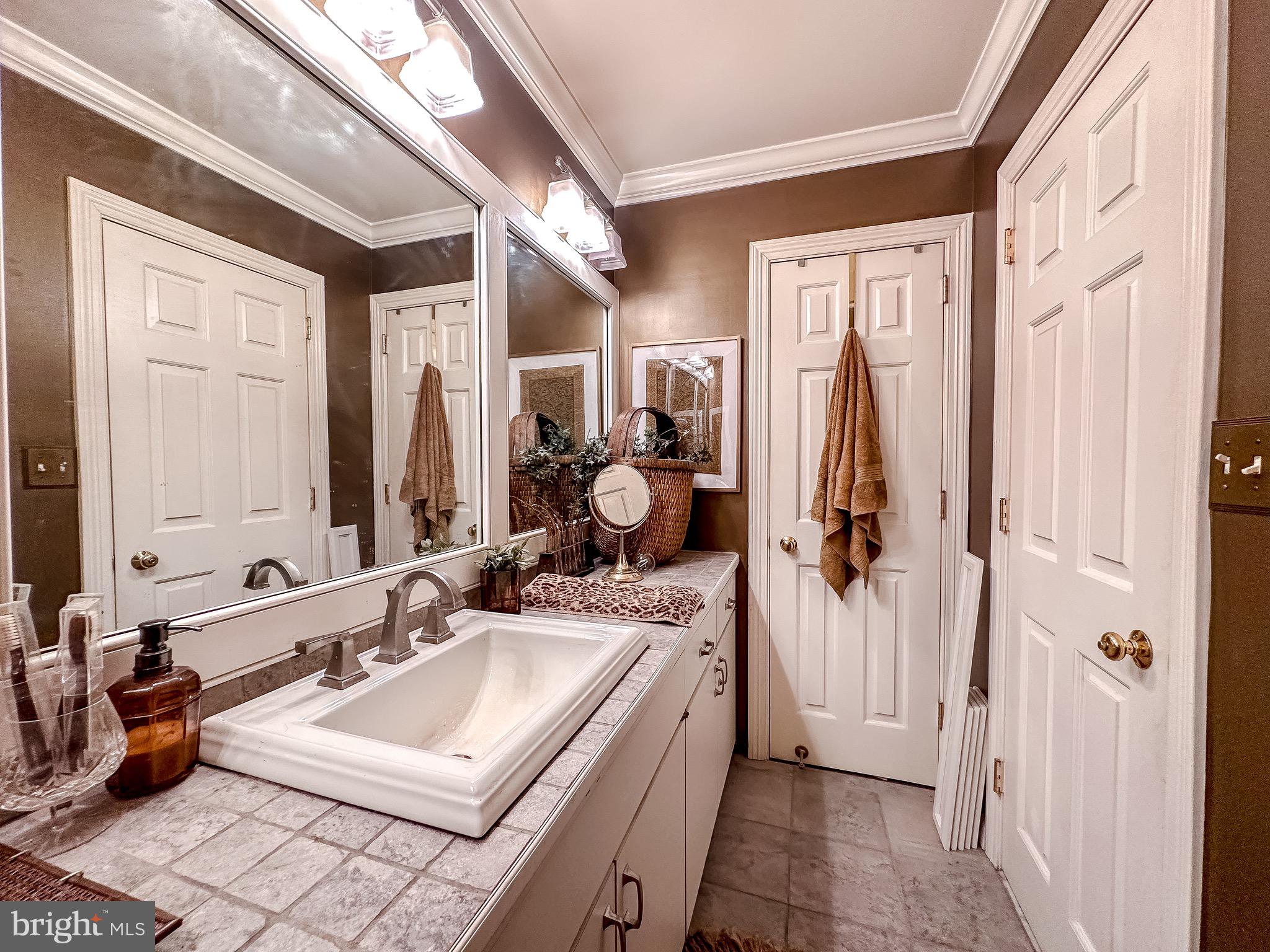 10 E LEE STREET 908