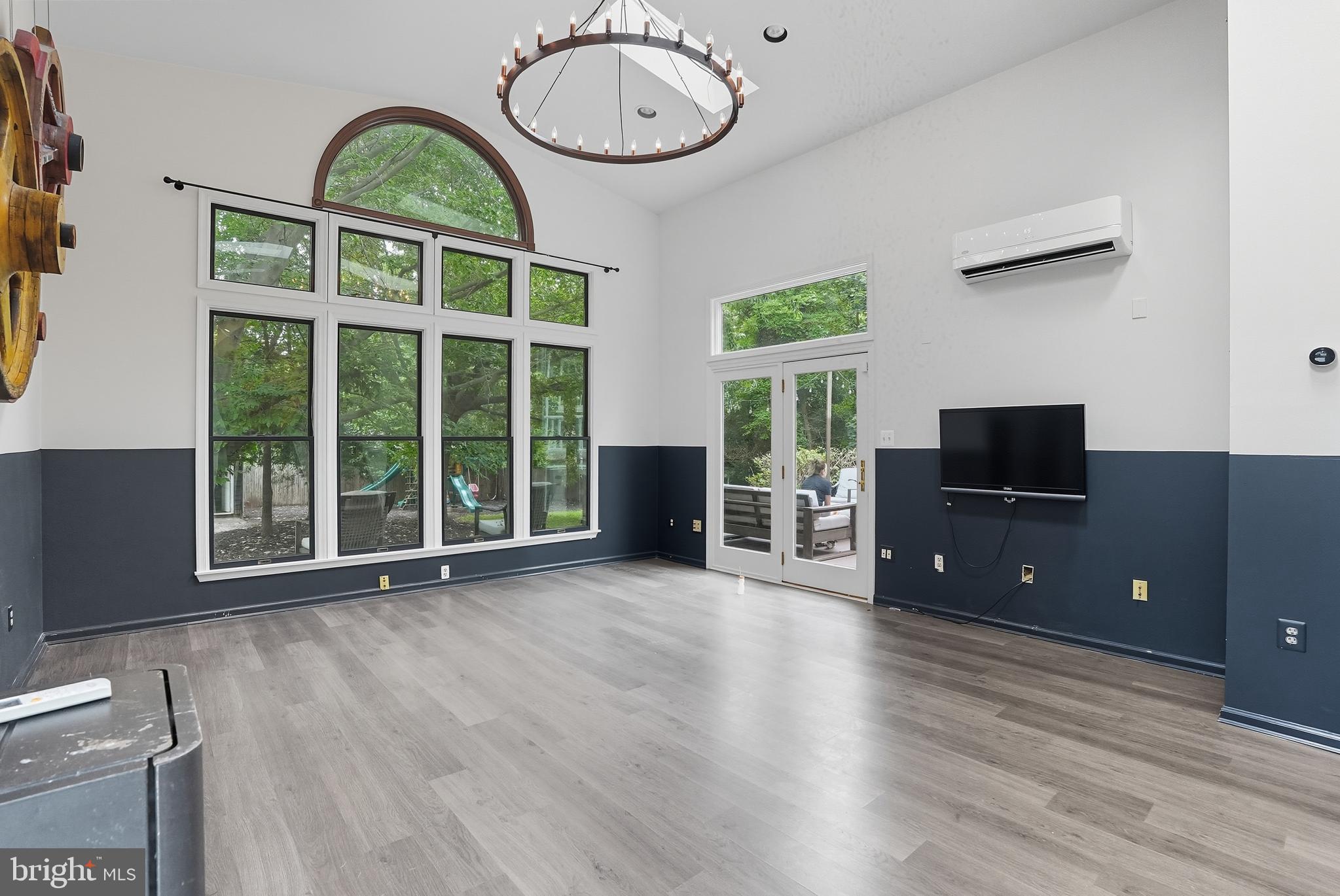 511 N CHAPELGATE LANE