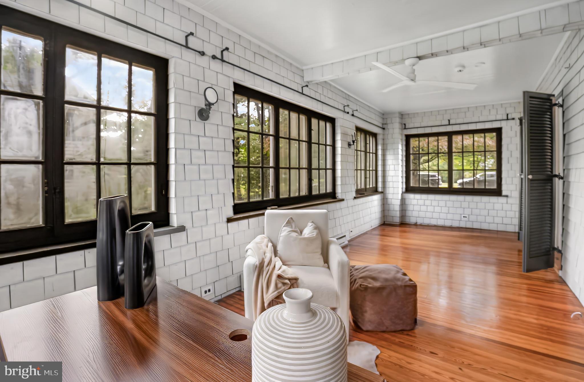 511 N CHAPELGATE LANE
