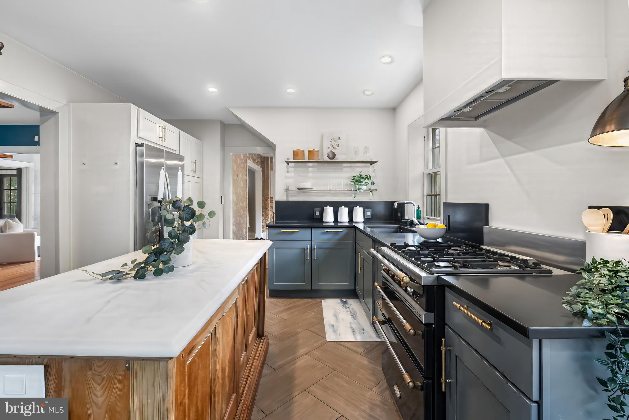 511 N CHAPELGATE LANE