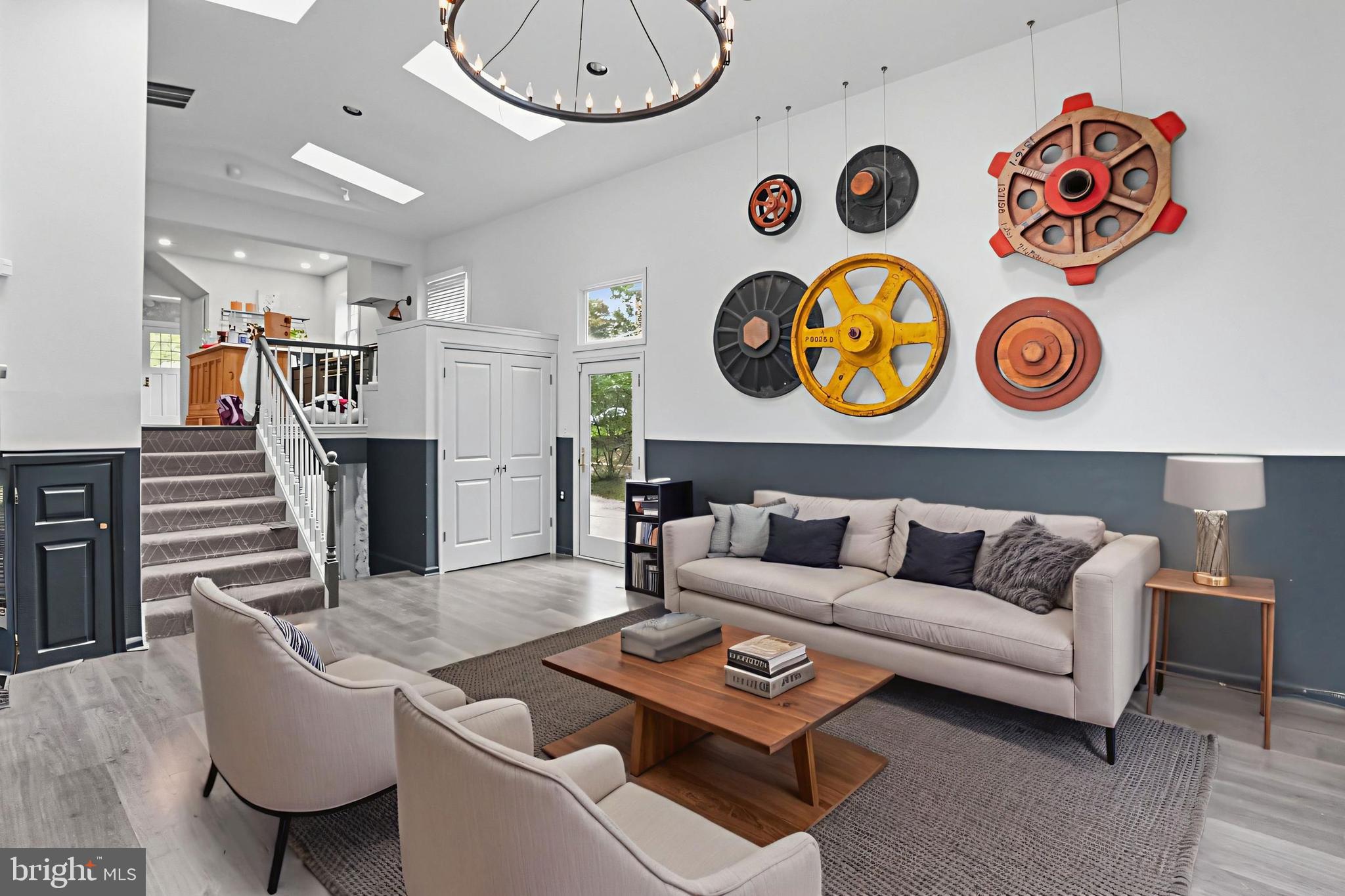 511 N CHAPELGATE LANE