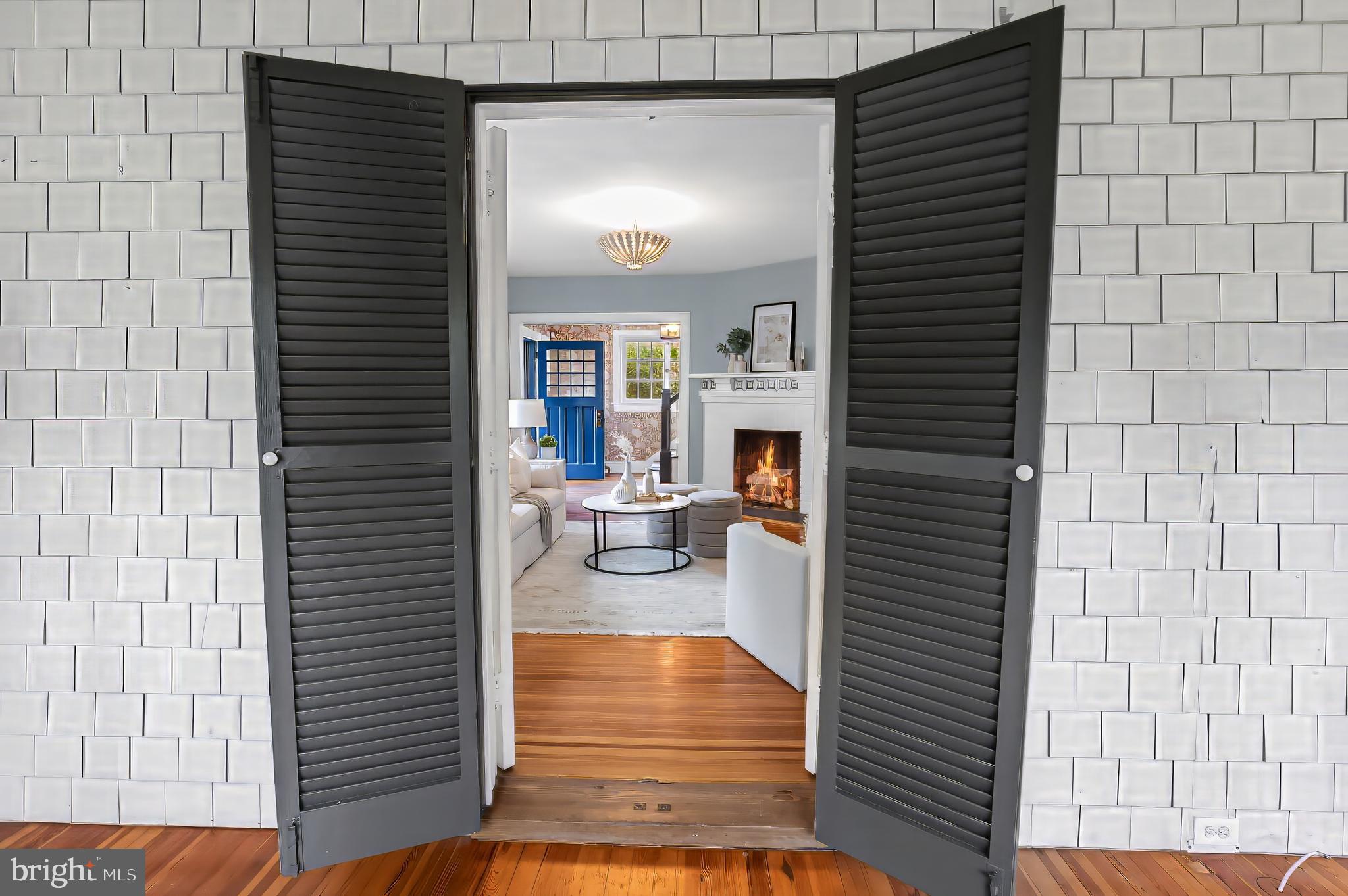 511 N CHAPELGATE LANE