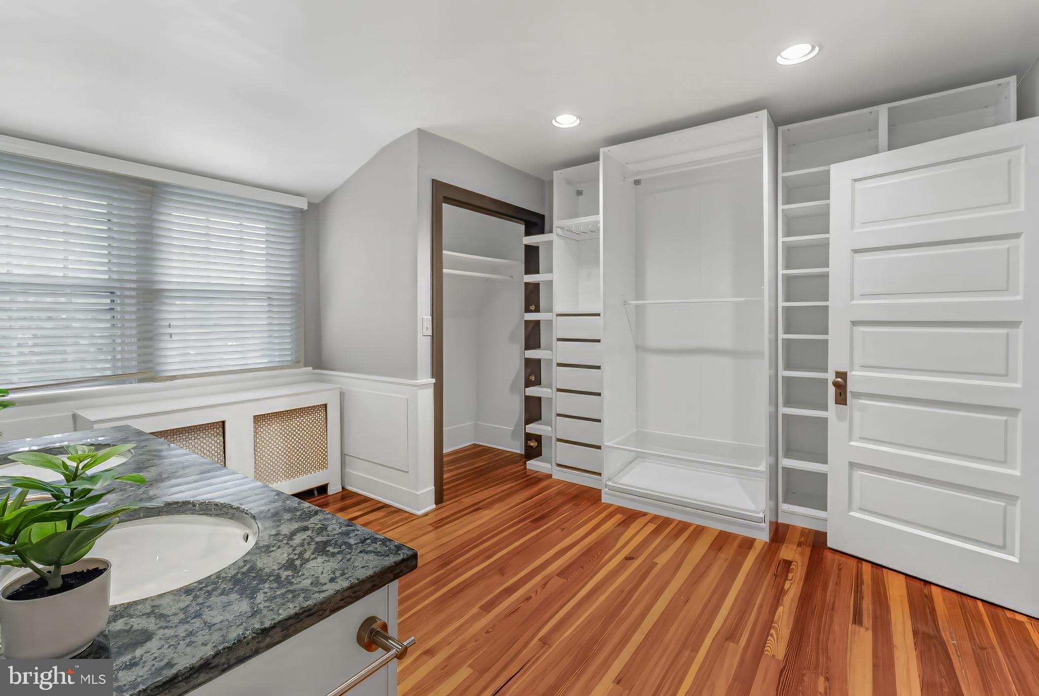 511 N CHAPELGATE LANE