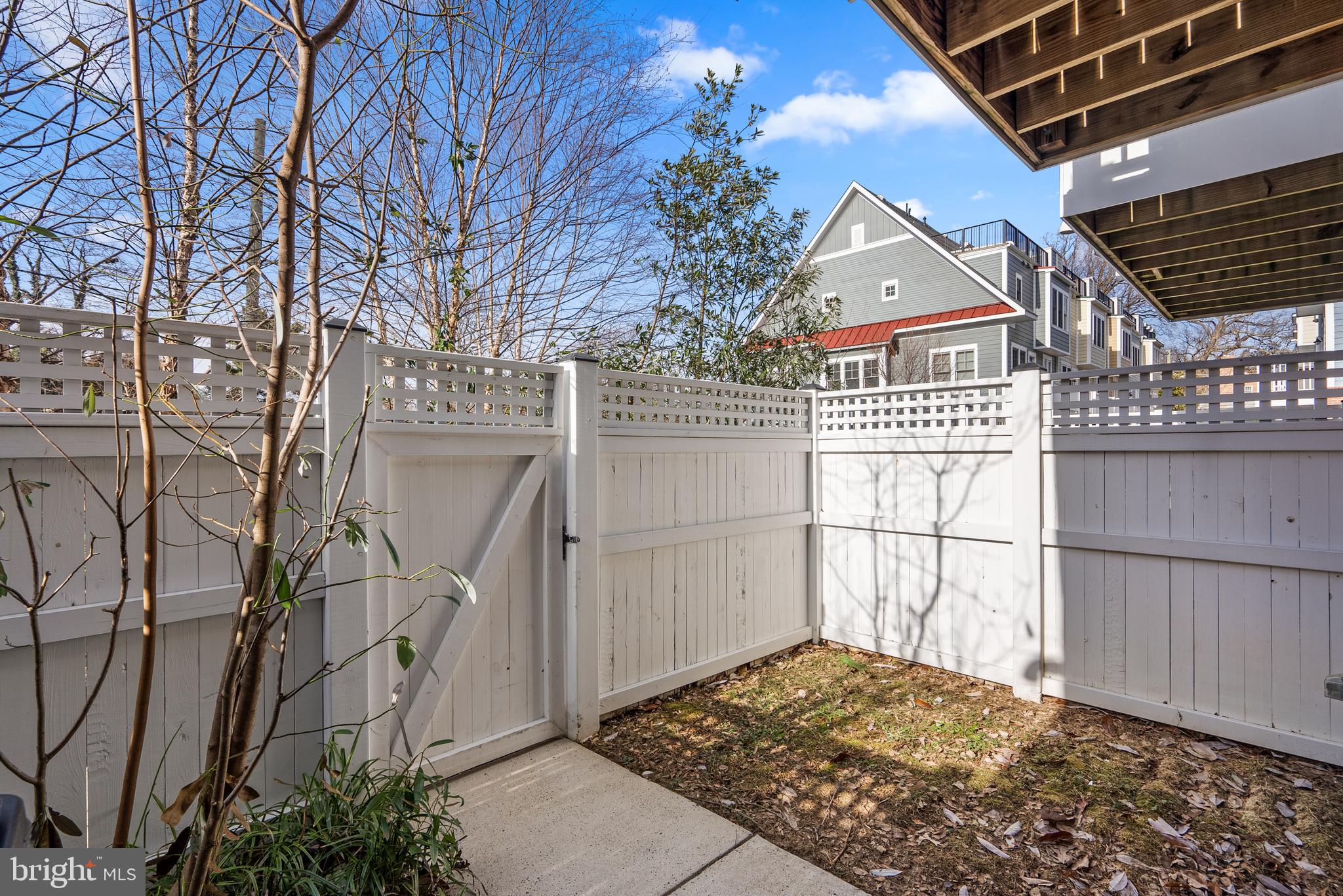 82 ELLSWORTH HEIGHTS STREET