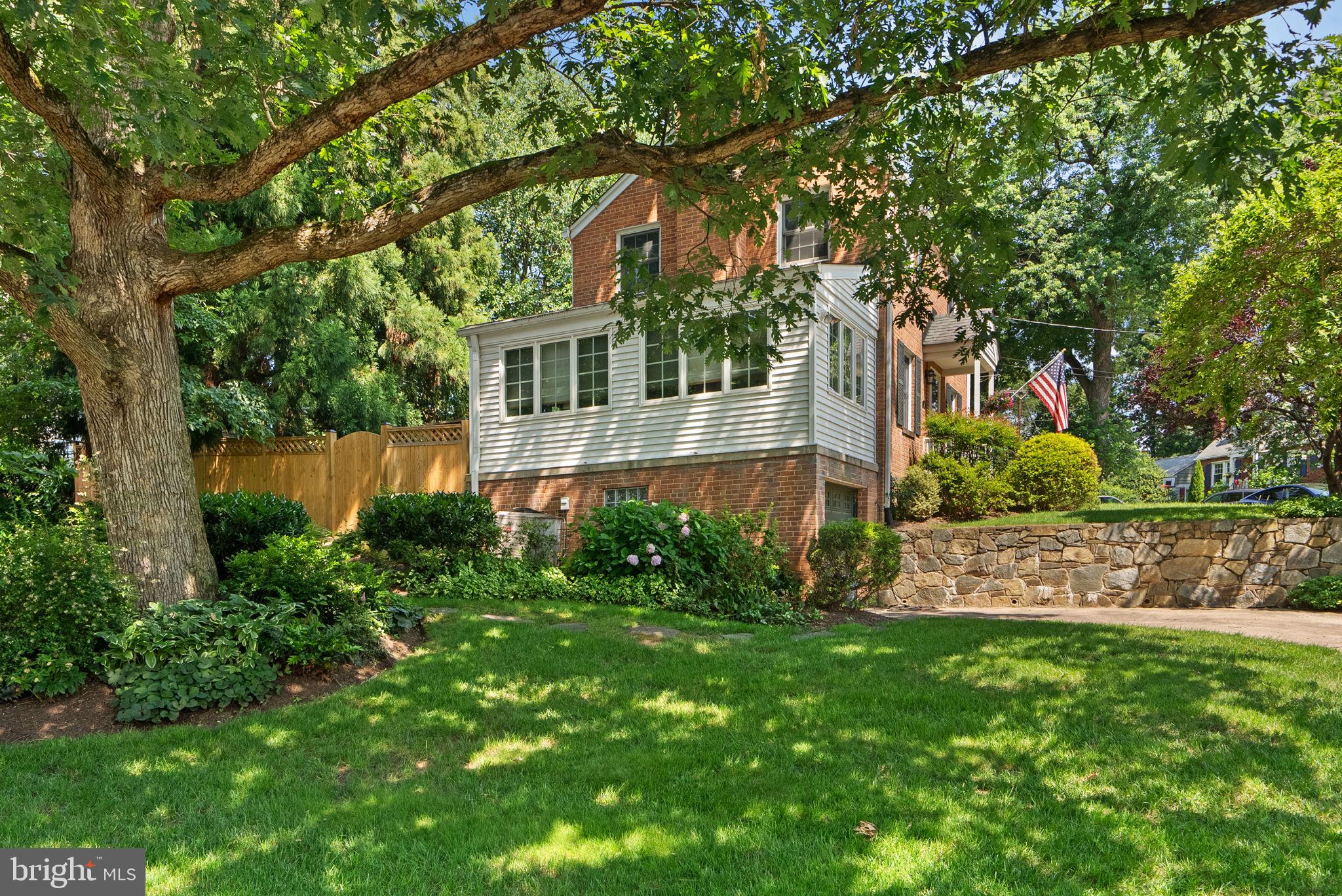 129 LYNNMOOR DRIVE