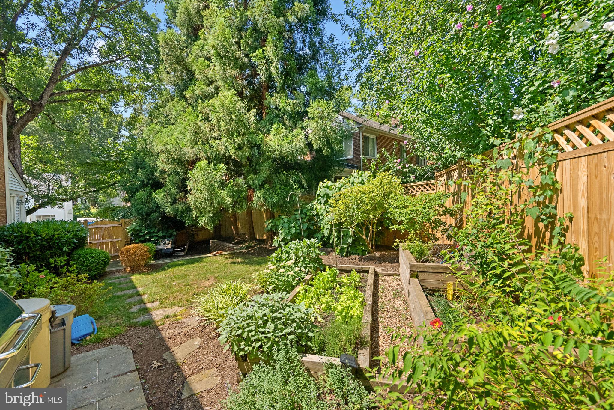 129 LYNNMOOR DRIVE