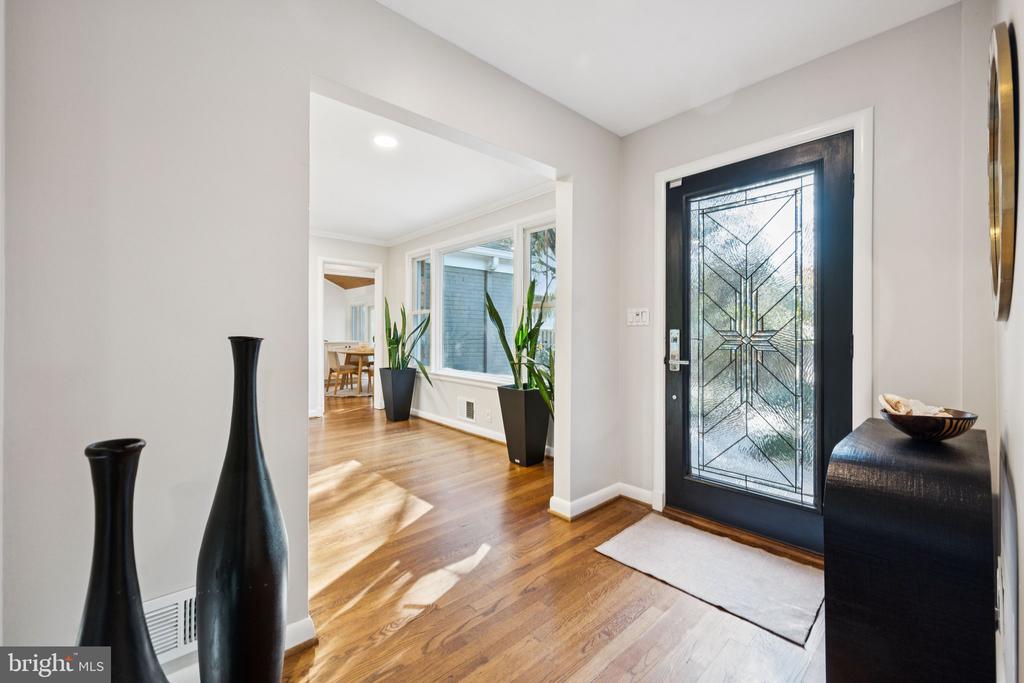 6 SPRING HILL COURT