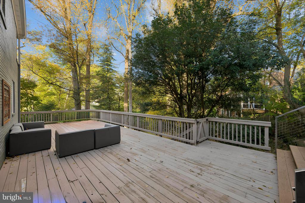 6 SPRING HILL COURT