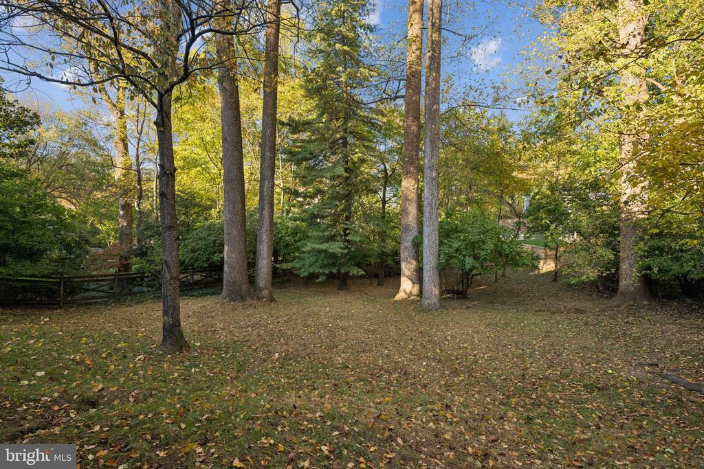 6 SPRING HILL COURT
