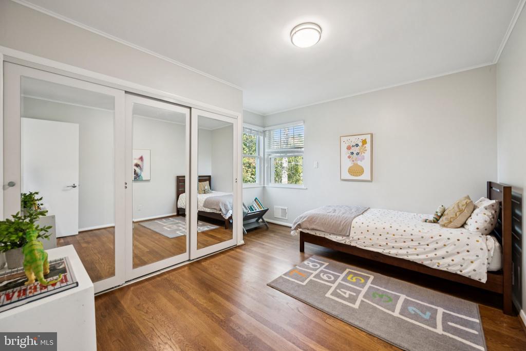 6 SPRING HILL COURT