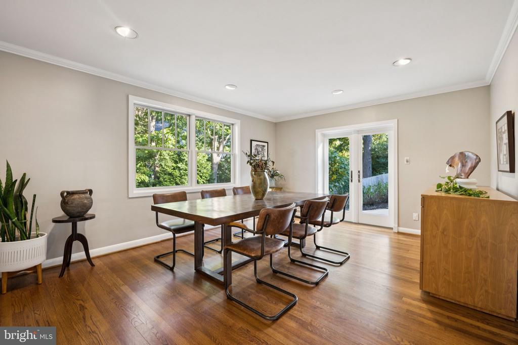 6 SPRING HILL COURT