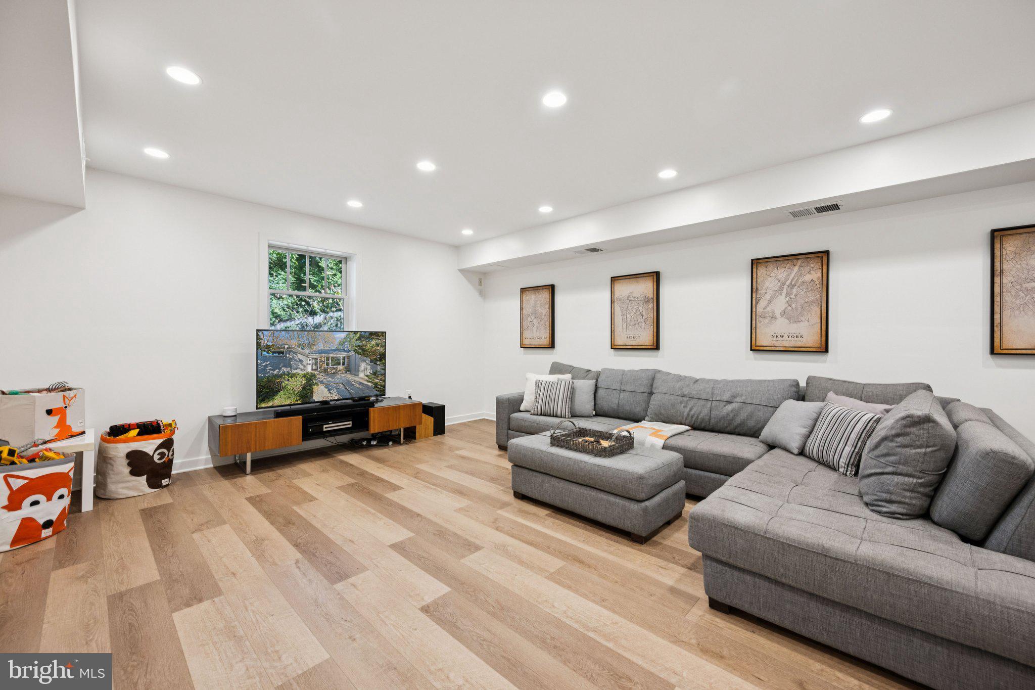 6 SPRING HILL COURT