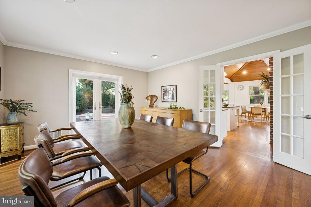 6 SPRING HILL COURT