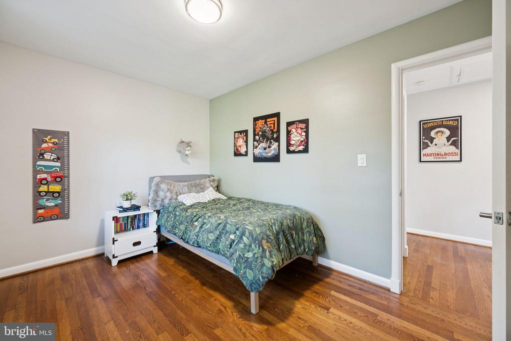 6 SPRING HILL COURT