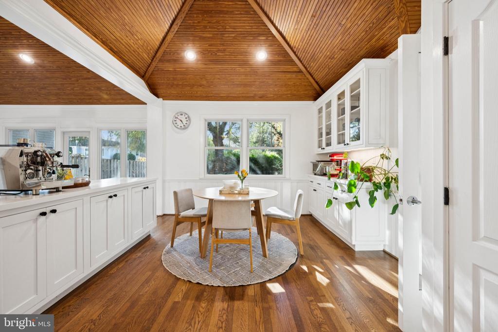 6 SPRING HILL COURT