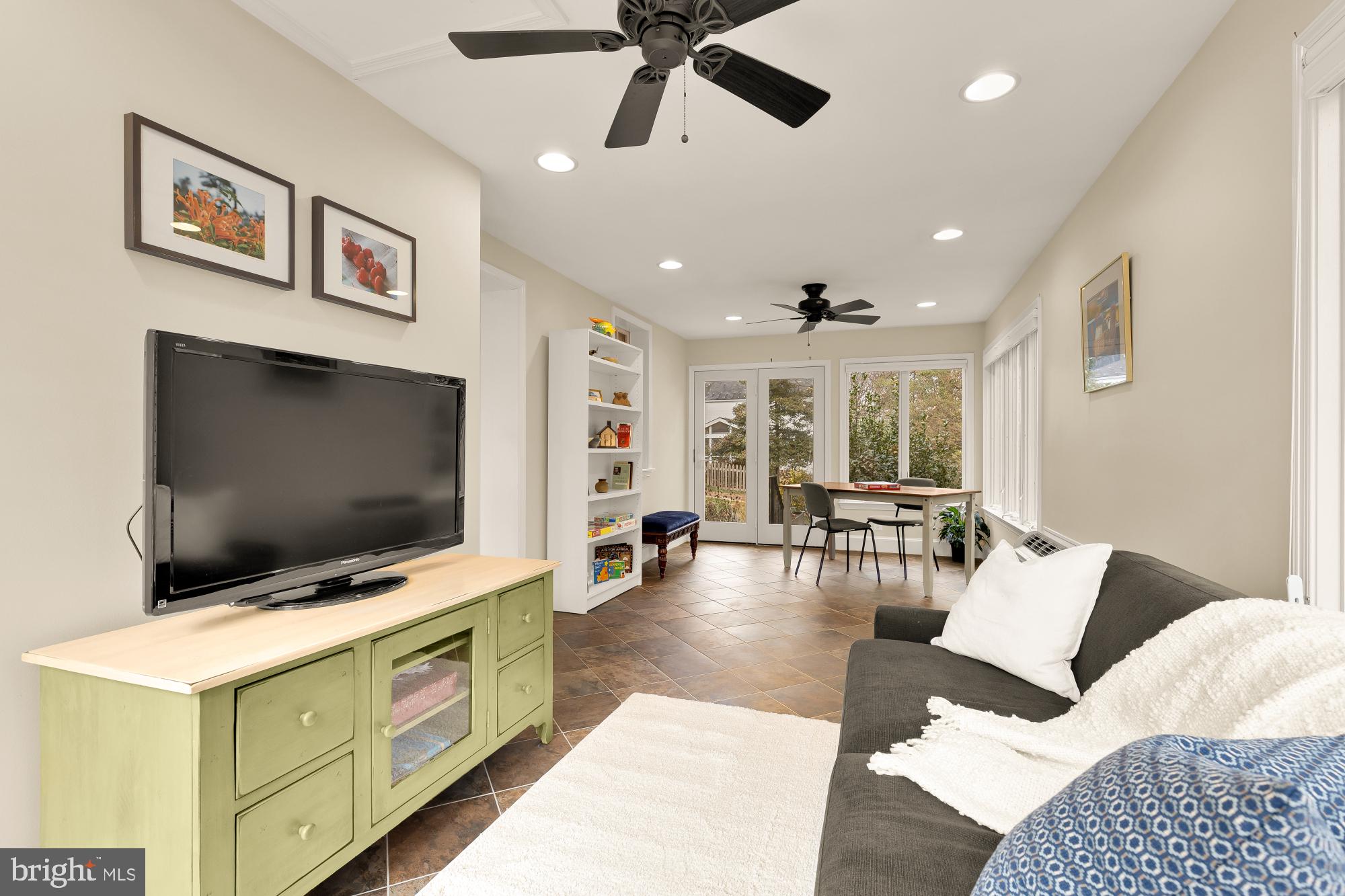 1511 LIVE OAK DRIVE