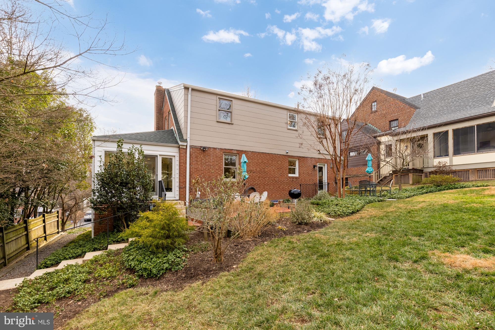 1511 LIVE OAK DRIVE