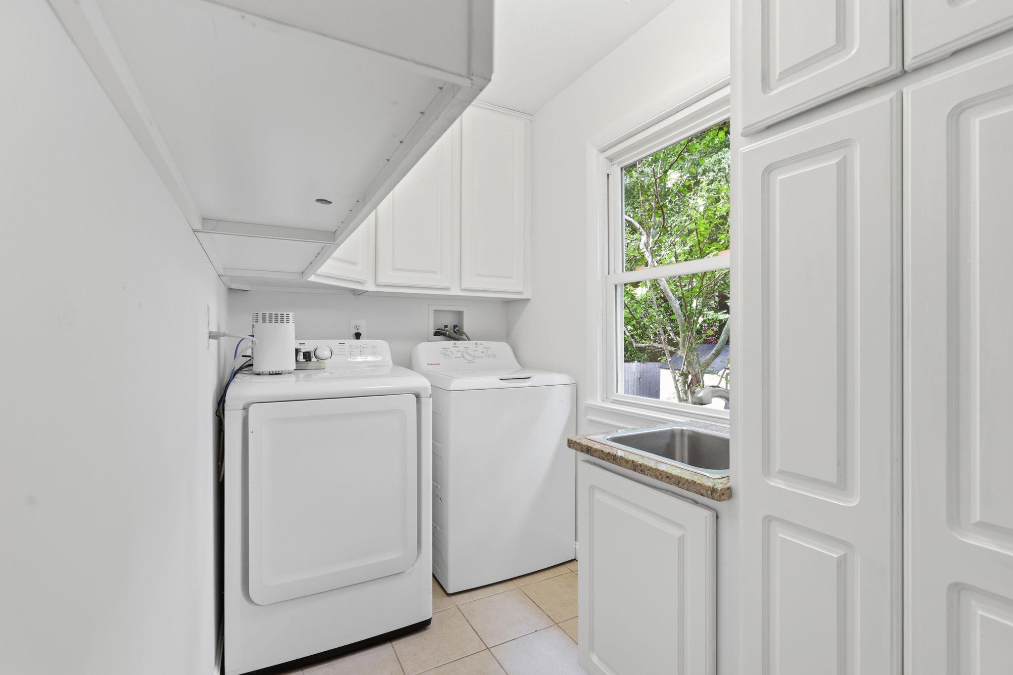 1005 W NOLCREST DRIVE W