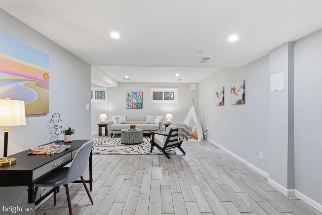 1005 W NOLCREST DRIVE W