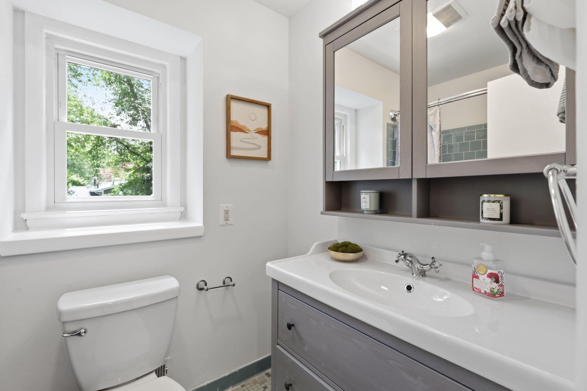 1005 W NOLCREST DRIVE W