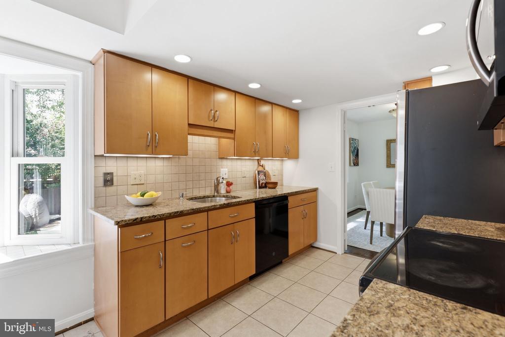 1005 W NOLCREST DRIVE W